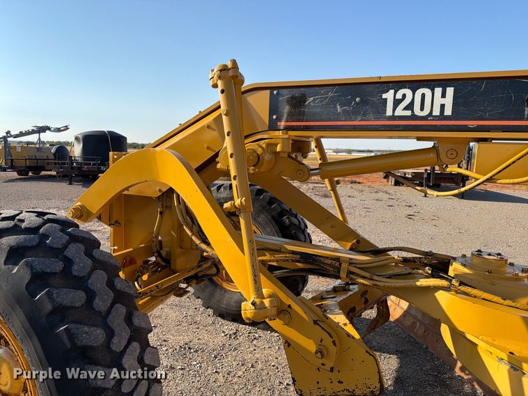 image for item EW8794 2003 Caterpillar 120H motor grader