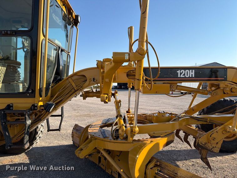 image for item EW8794 2003 Caterpillar 120H motor grader