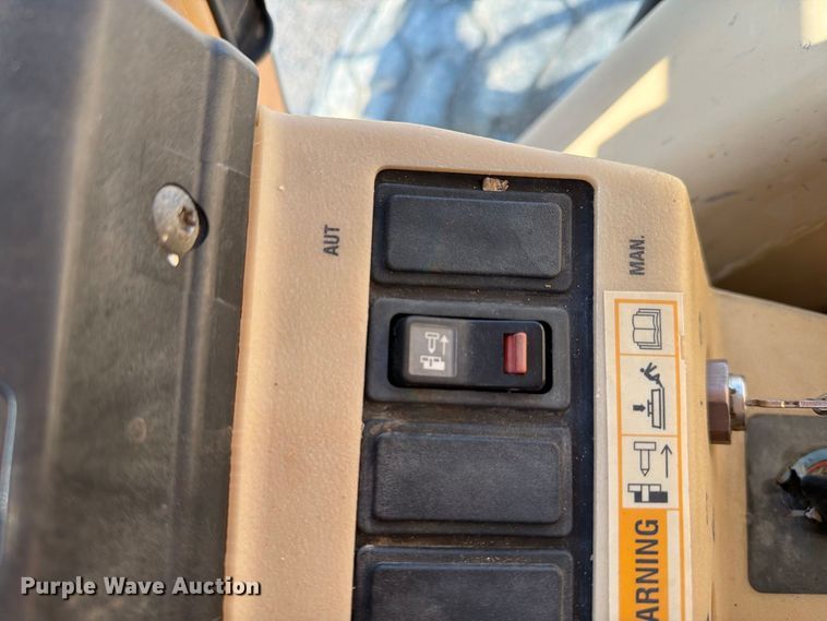 image for item EW8794 2003 Caterpillar 120H motor grader