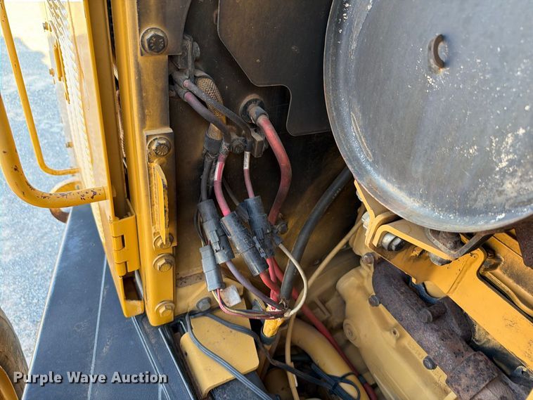 image for item EW8794 2003 Caterpillar 120H motor grader
