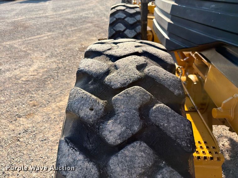 image for item EW8794 2003 Caterpillar 120H motor grader