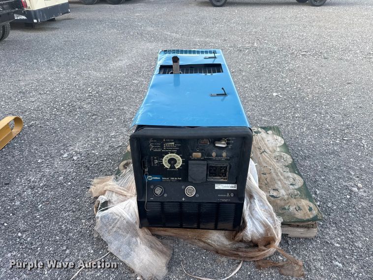image for item EW8798 2017 Miller Bobcat 200 Air Pak welder