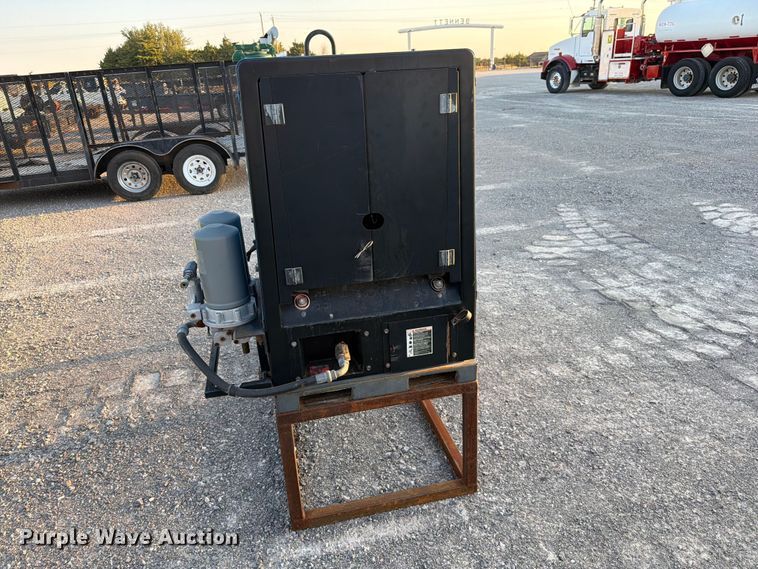 image for item EW8801 2011 Miller Big Blue Air pack welder