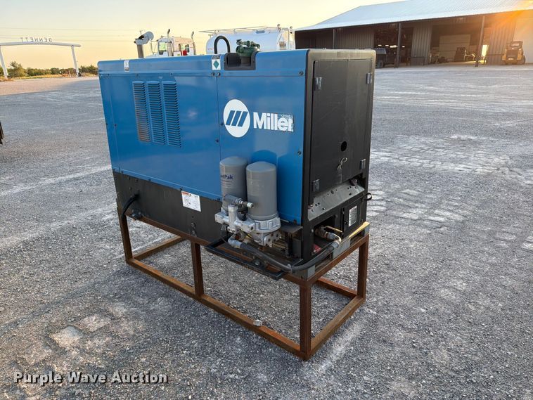 image for item EW8801 2011 Miller Big Blue Air pack welder