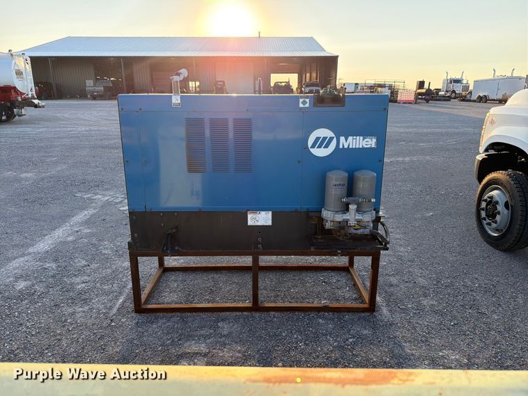 image for item EW8801 2011 Miller Big Blue Air pack welder