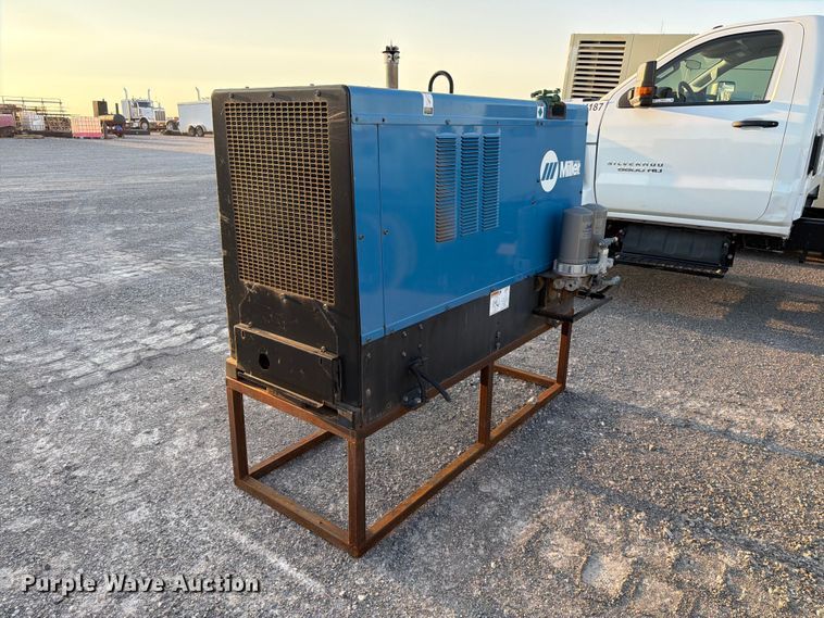 image for item EW8801 2011 Miller Big Blue Air pack welder