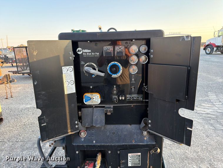 image for item EW8801 2011 Miller Big Blue Air pack welder