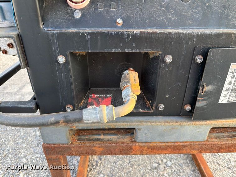 image for item EW8801 2011 Miller Big Blue Air pack welder