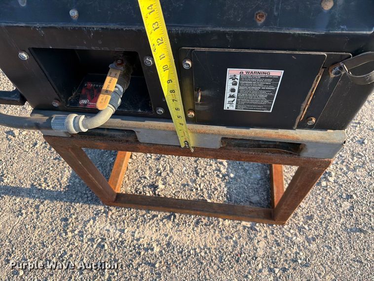 image for item EW8801 2011 Miller Big Blue Air pack welder