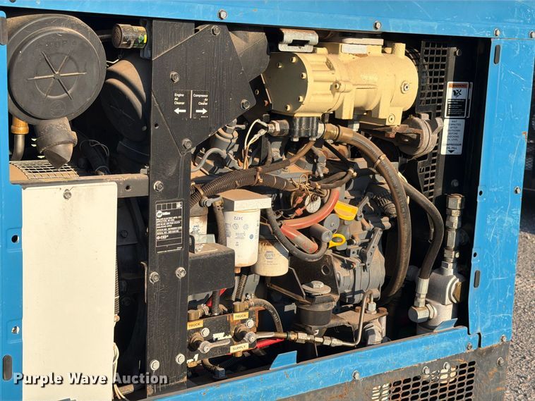 image for item EW8801 2011 Miller Big Blue Air pack welder