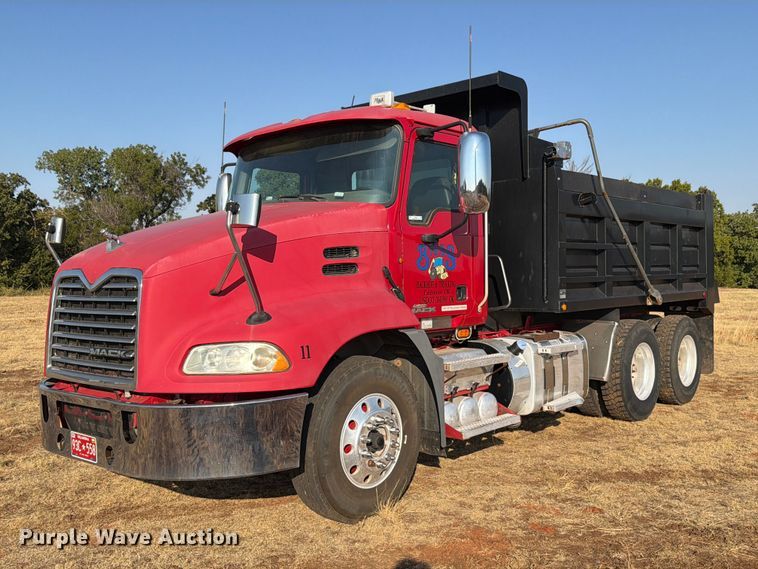 2013 Mack CXU613 dump truck