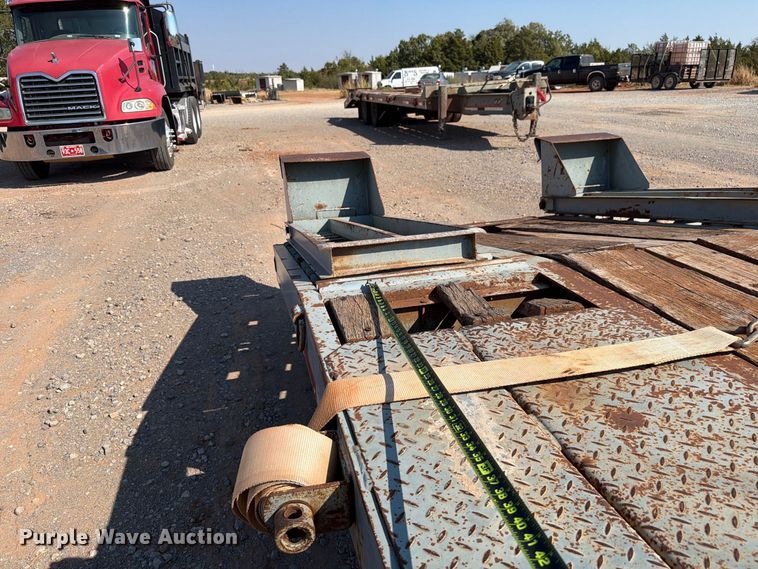 image for item EW8925 2000 Interstate equipment trailer