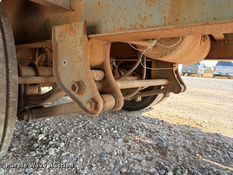image for item EW8925 2000 Interstate equipment trailer