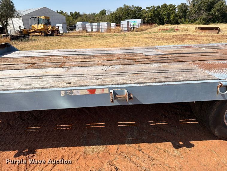 image for item EW8927 1996 Interstate 20DTA equipment trailer