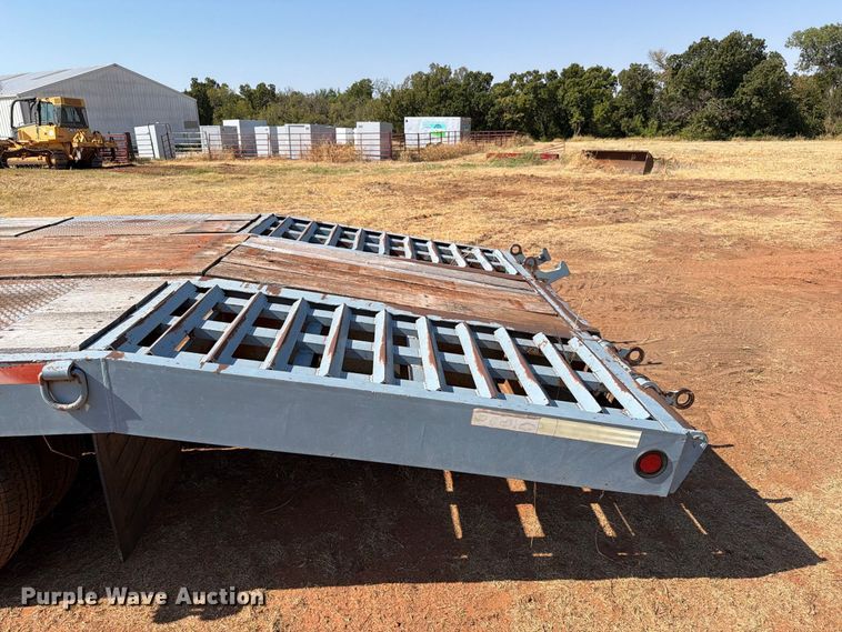 image for item EW8927 1996 Interstate 20DTA equipment trailer