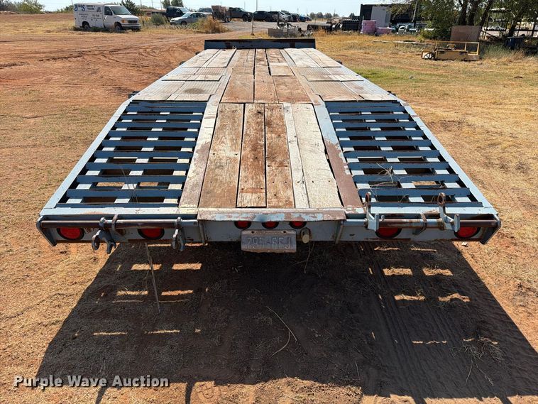 image for item EW8927 1996 Interstate 20DTA equipment trailer