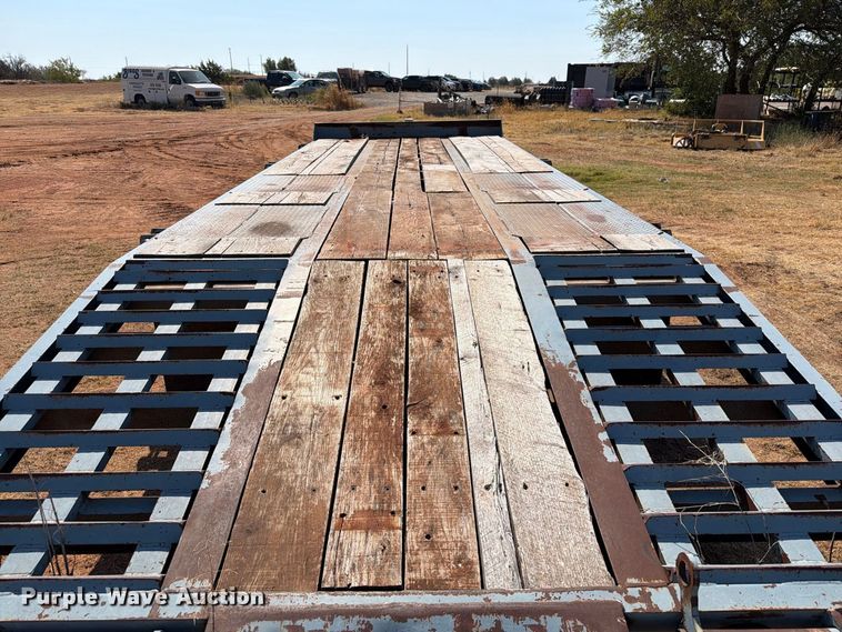 image for item EW8927 1996 Interstate 20DTA equipment trailer