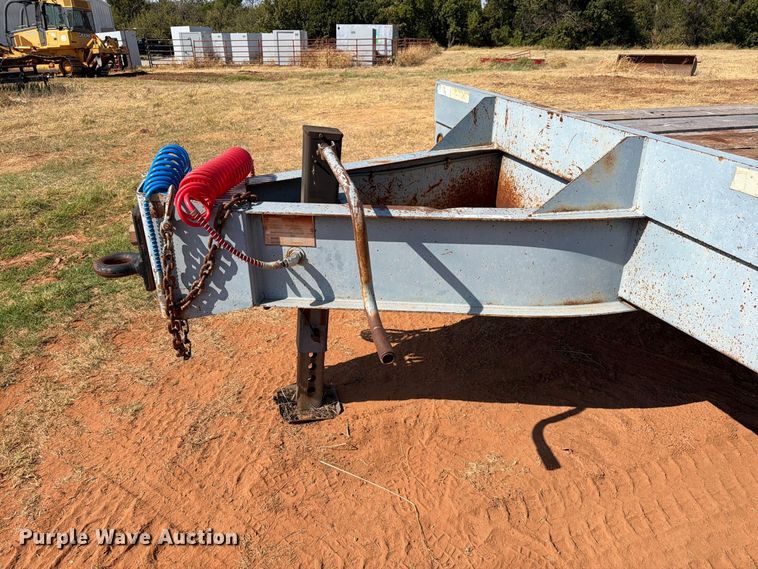 image for item EW8927 1996 Interstate 20DTA equipment trailer
