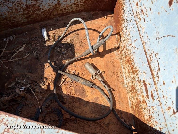 image for item EW8927 1996 Interstate 20DTA equipment trailer