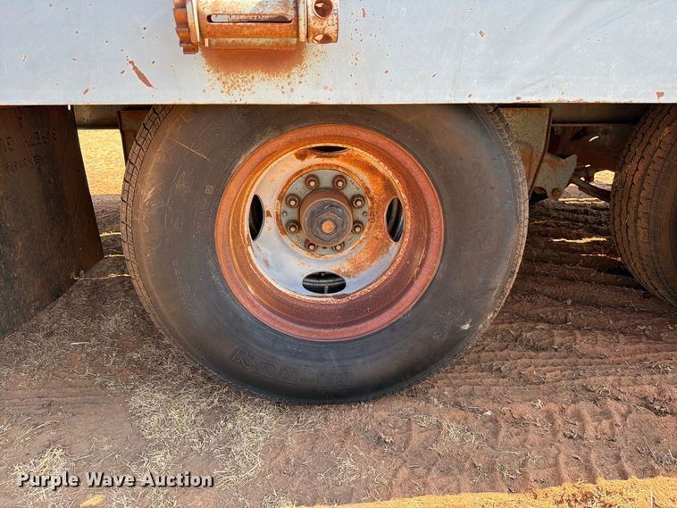 image for item EW8927 1996 Interstate 20DTA equipment trailer