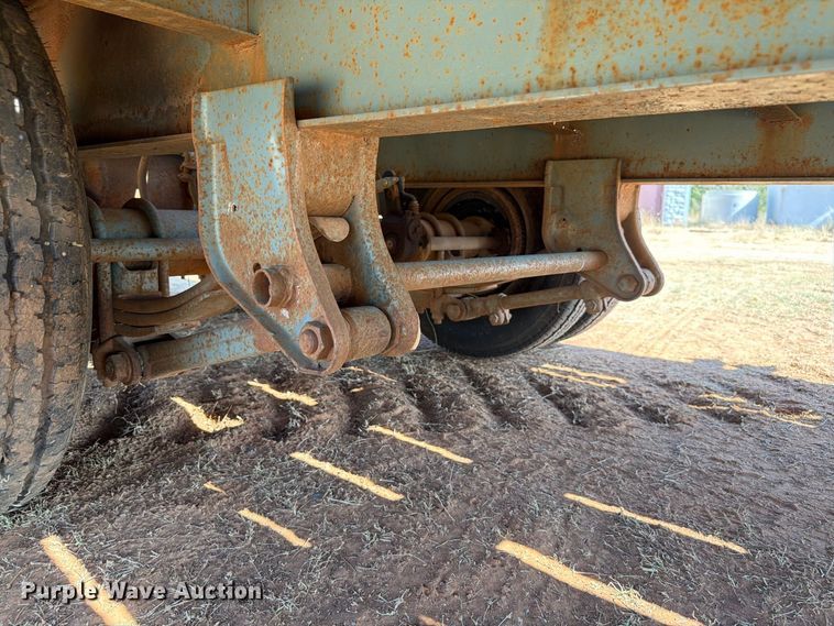 image for item EW8927 1996 Interstate 20DTA equipment trailer