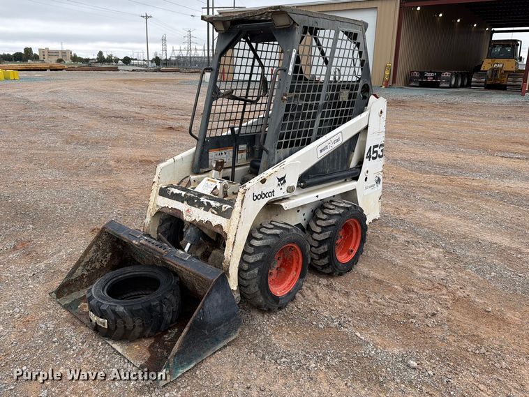 image for item EW8974 2000 Bobcat 453 skid steer loader