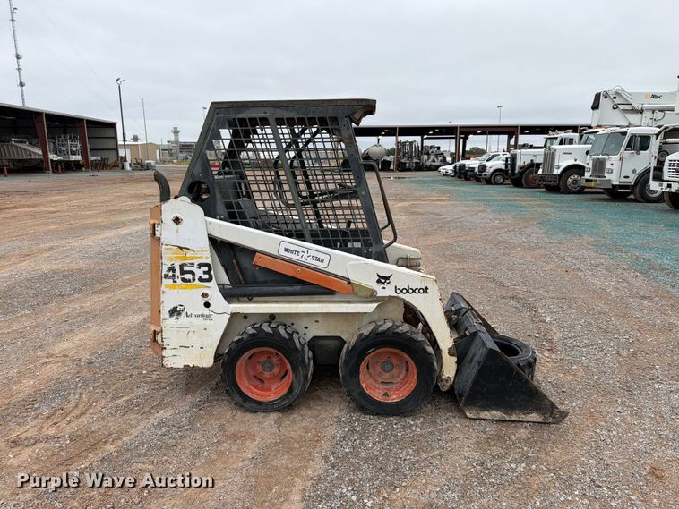 image for item EW8974 2000 Bobcat 453 skid steer loader