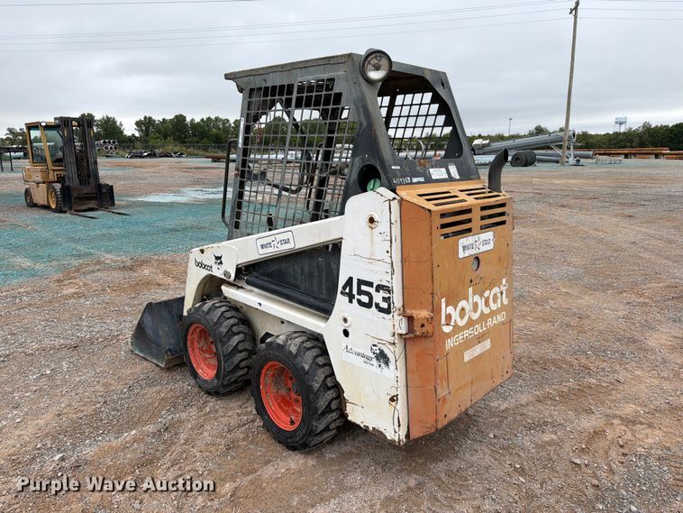 image for item EW8974 2000 Bobcat 453 skid steer loader