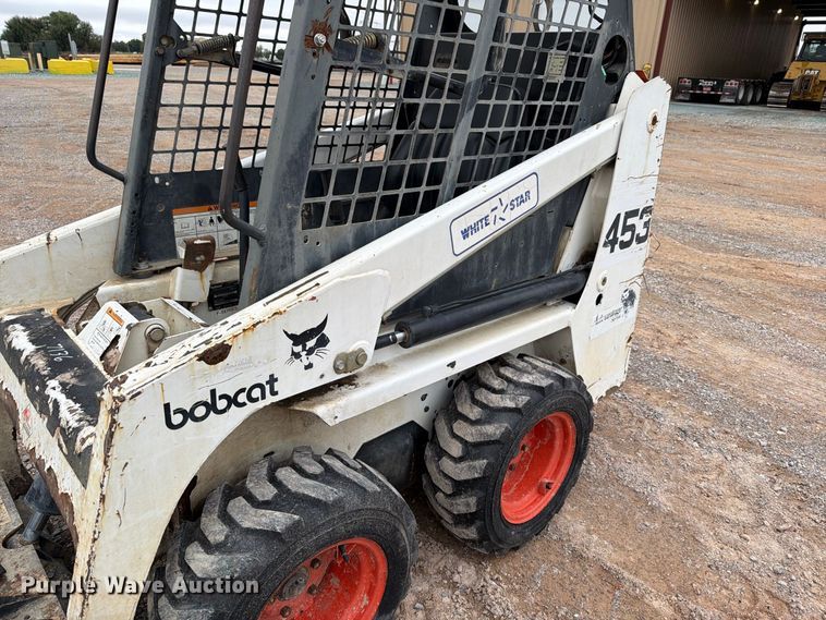 image for item EW8974 2000 Bobcat 453 skid steer loader