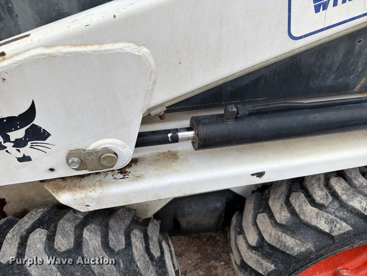 image for item EW8974 2000 Bobcat 453 skid steer loader