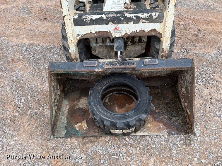 image for item EW8974 2000 Bobcat 453 skid steer loader