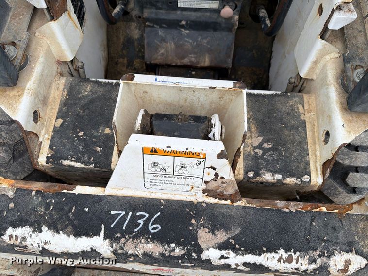 image for item EW8974 2000 Bobcat 453 skid steer loader