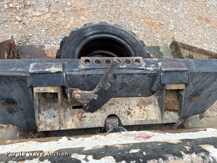 image for item EW8974 2000 Bobcat 453 skid steer loader
