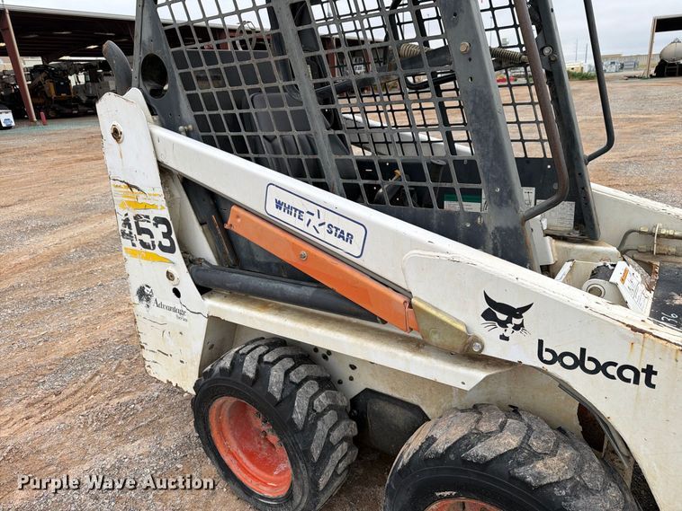 image for item EW8974 2000 Bobcat 453 skid steer loader