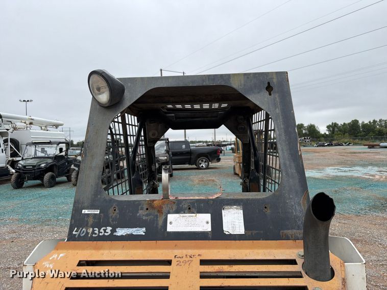 image for item EW8974 2000 Bobcat 453 skid steer loader
