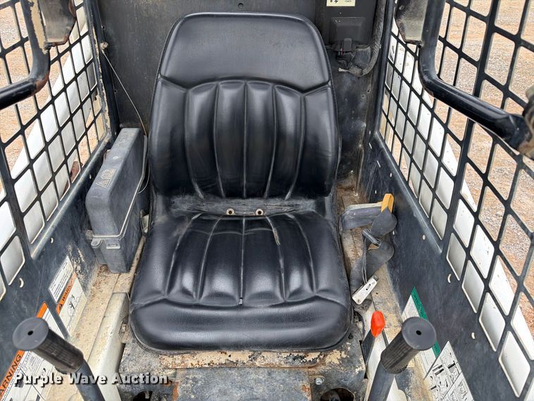 image for item EW8974 2000 Bobcat 453 skid steer loader