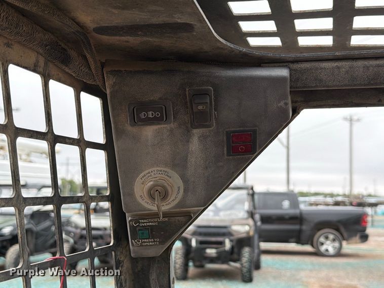 image for item EW8974 2000 Bobcat 453 skid steer loader