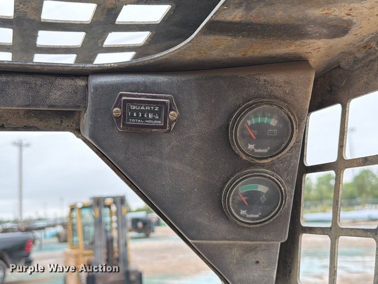 image for item EW8974 2000 Bobcat 453 skid steer loader