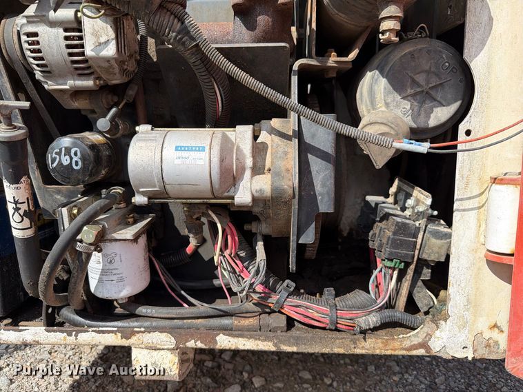 image for item EW8974 2000 Bobcat 453 skid steer loader