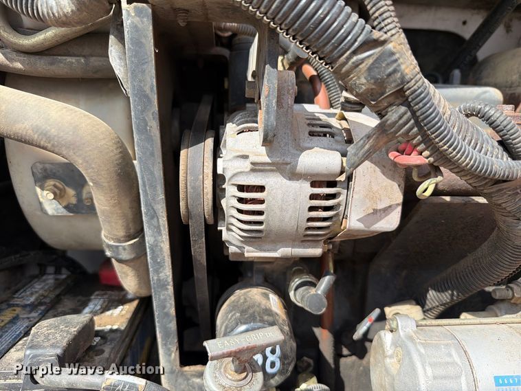 image for item EW8974 2000 Bobcat 453 skid steer loader