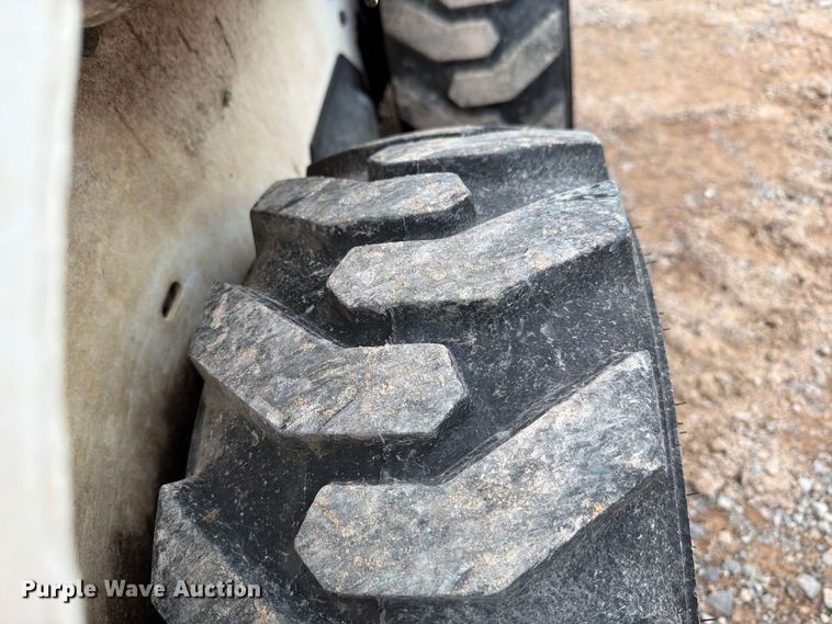 image for item EW8974 2000 Bobcat 453 skid steer loader
