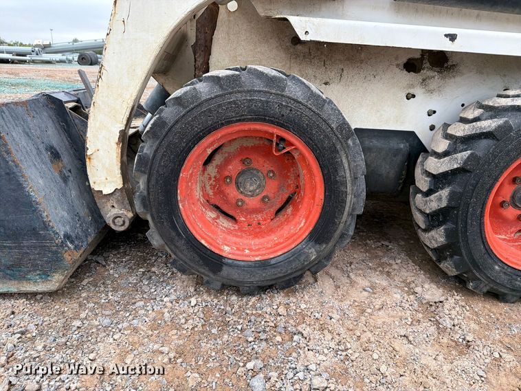 image for item EW8974 2000 Bobcat 453 skid steer loader
