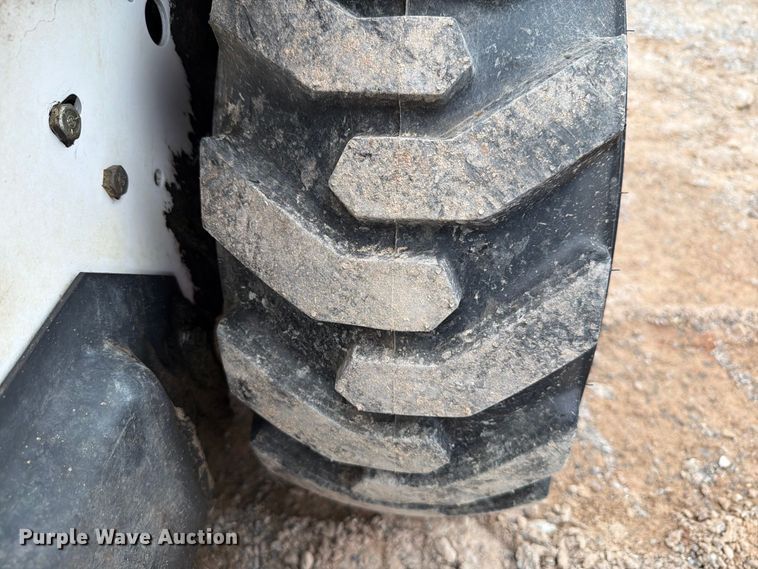 image for item EW8974 2000 Bobcat 453 skid steer loader