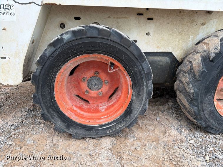 image for item EW8974 2000 Bobcat 453 skid steer loader