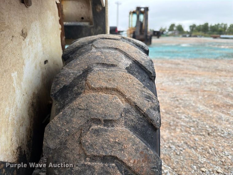image for item EW8974 2000 Bobcat 453 skid steer loader