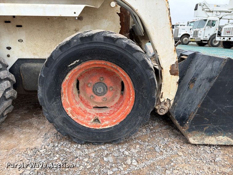 image for item EW8974 2000 Bobcat 453 skid steer loader