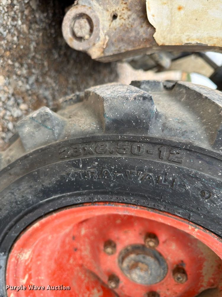 image for item EW8974 2000 Bobcat 453 skid steer loader