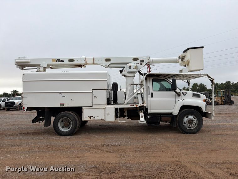 image for item EW8978 2005 GMC C7 forestry bucket truck
