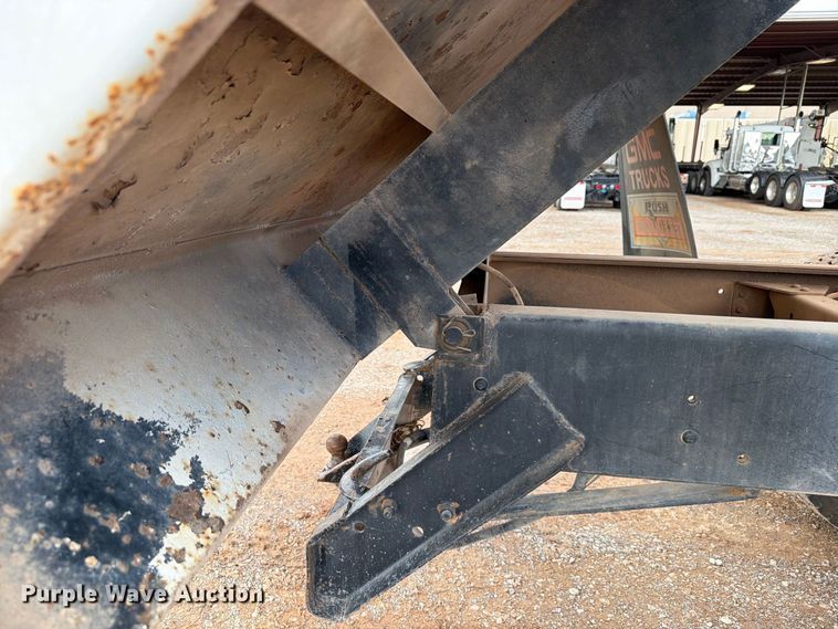 image for item EW8978 2005 GMC C7 forestry bucket truck