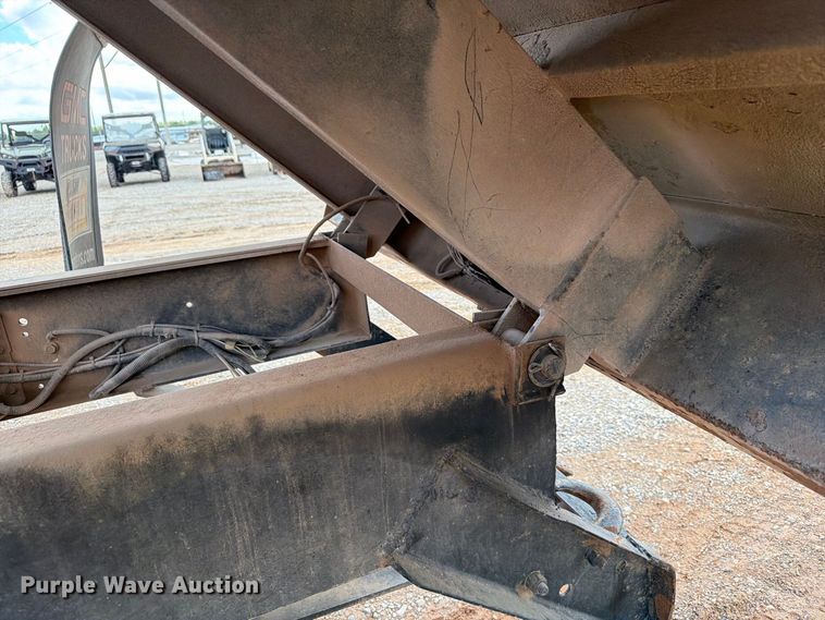 image for item EW8978 2005 GMC C7 forestry bucket truck